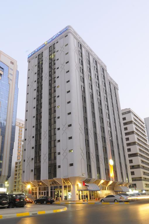 Emirates Plaza Hotel 2*