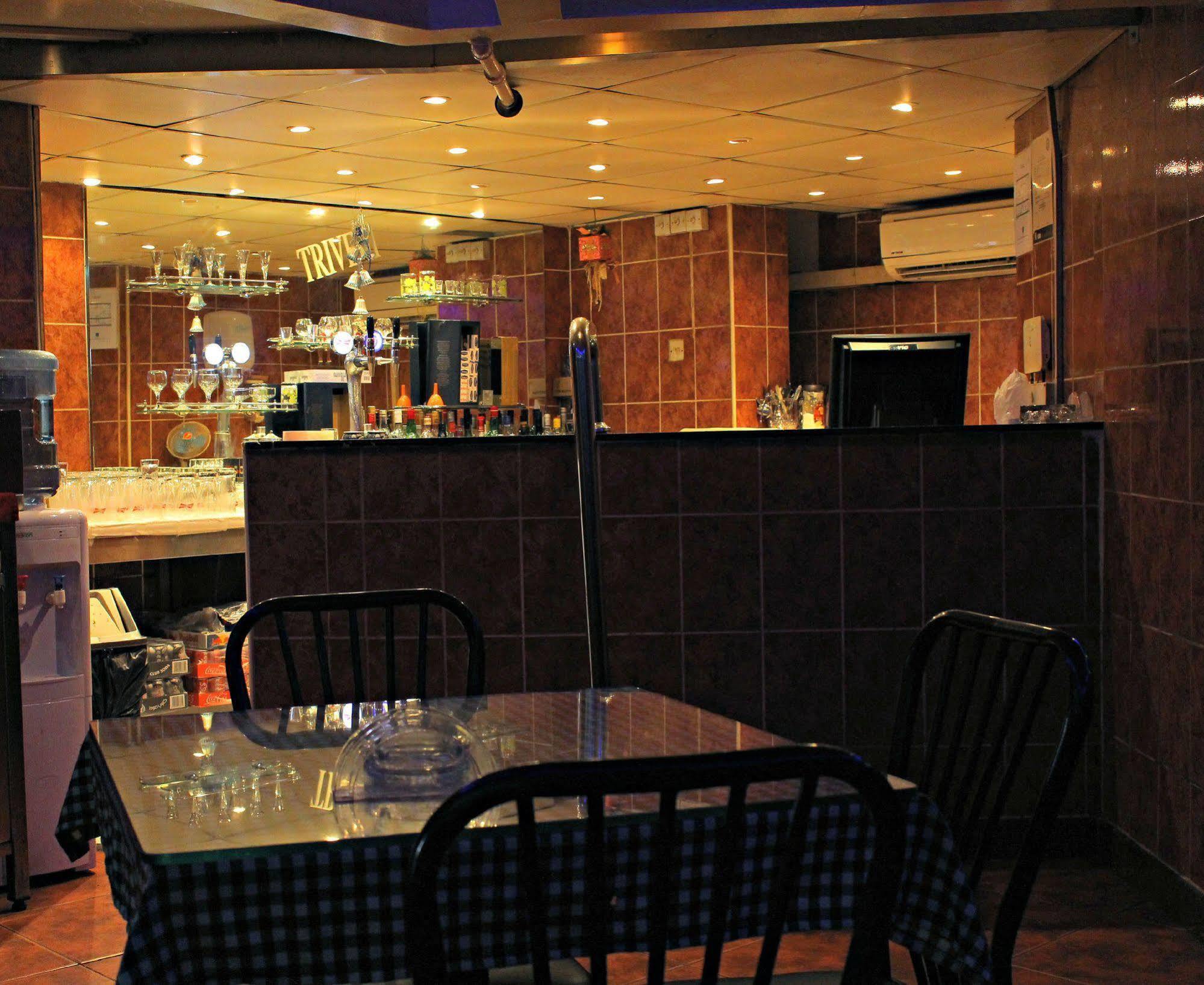 Emirates Plaza 2*