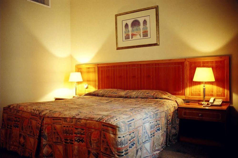 Emirates Plaza 2* Abu Dhabi